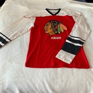 Men’s Chicago Blackhawks long-sleeve shirt